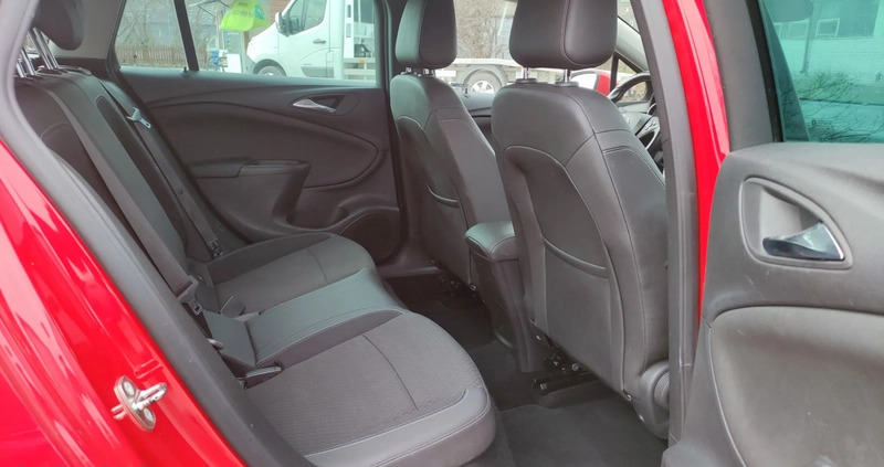 Opel Astra cena 38750 przebieg: 190600, rok produkcji 2017 z Piastów małe 154